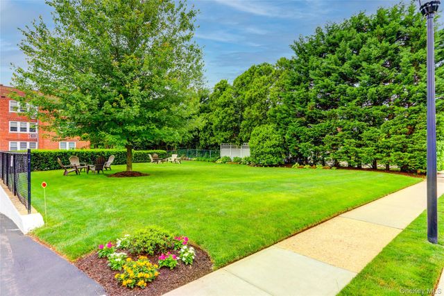 101 2nd Street B11, Garden City, NY 11530