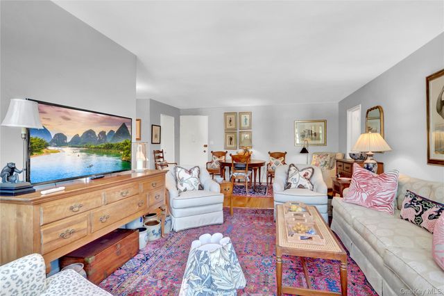 101 2nd Street B11, Garden City, NY 11530