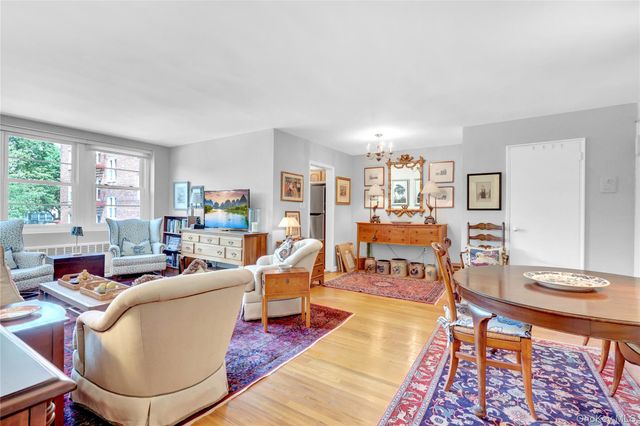101 2nd Street B11, Garden City, NY 11530