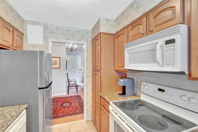 101 2nd Street B11, Garden City, NY 11530