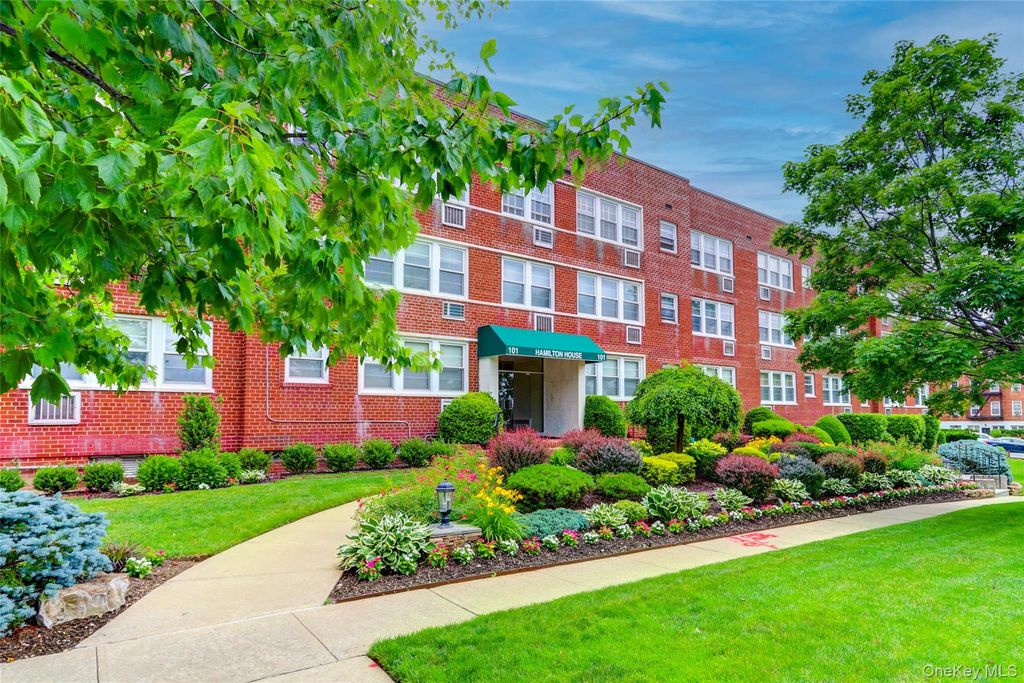 101 2nd Street B11, Garden City, NY 11530 — exterior