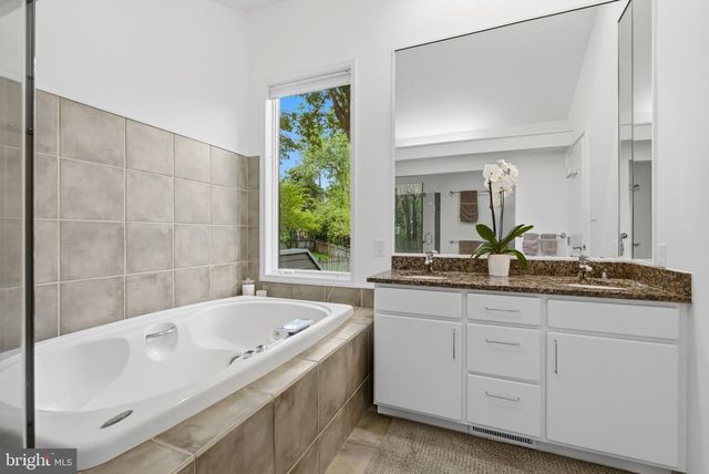 5917 BEECH TREE DR, Alexandria, VA 22310