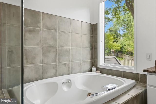 5917 BEECH TREE DR, Alexandria, VA 22310