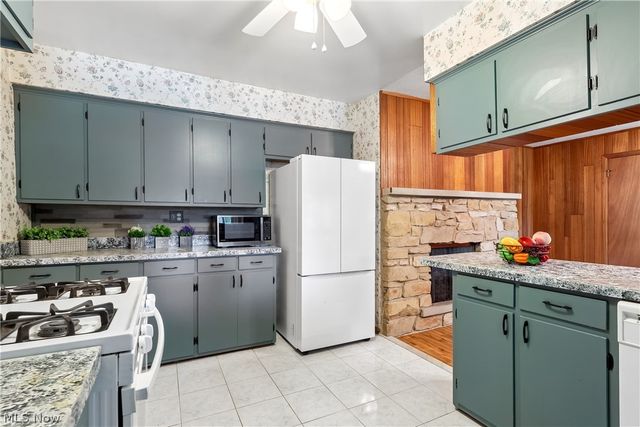 15186 Drake Road, Strongsville, OH 44136