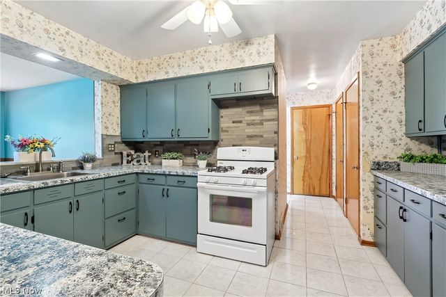 15186 Drake Road, Strongsville, OH 44136