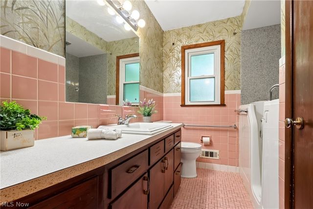 15186 Drake Road, Strongsville, OH 44136