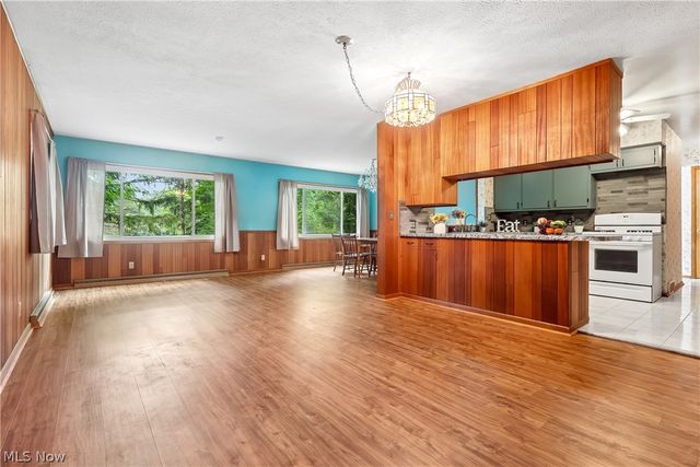 15186 Drake Road, Strongsville, OH 44136
