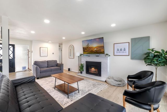 4095 N 2300 E, Filer, ID 83328