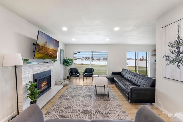 4095 N 2300 E, Filer, ID 83328