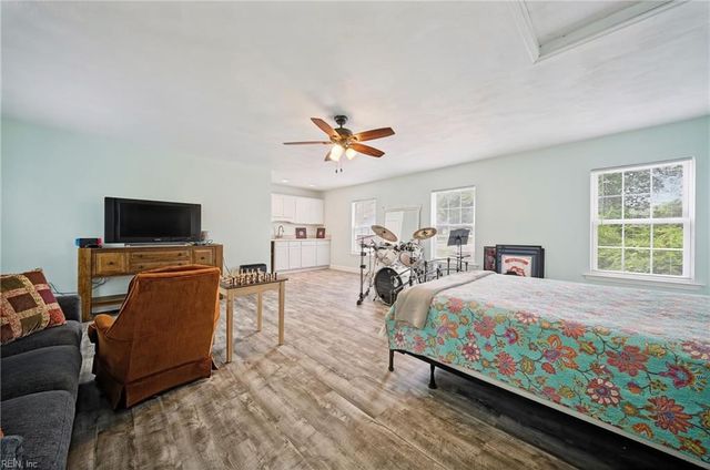 1345 Oak Ridge DR, Chesapeake, VA 23322