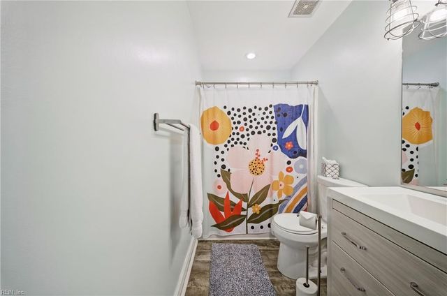 1345 Oak Ridge DR, Chesapeake, VA 23322