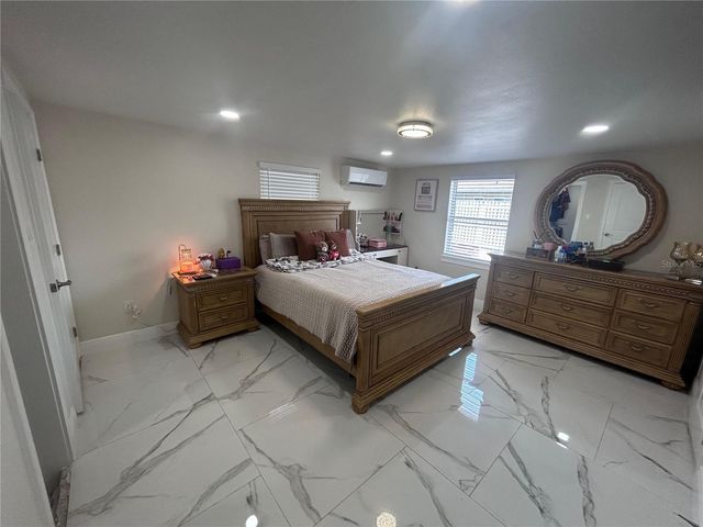 3004 W ROBSON STREET, Tampa, FL 33614