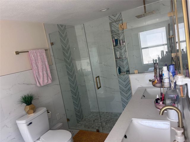 3004 W ROBSON STREET, Tampa, FL 33614