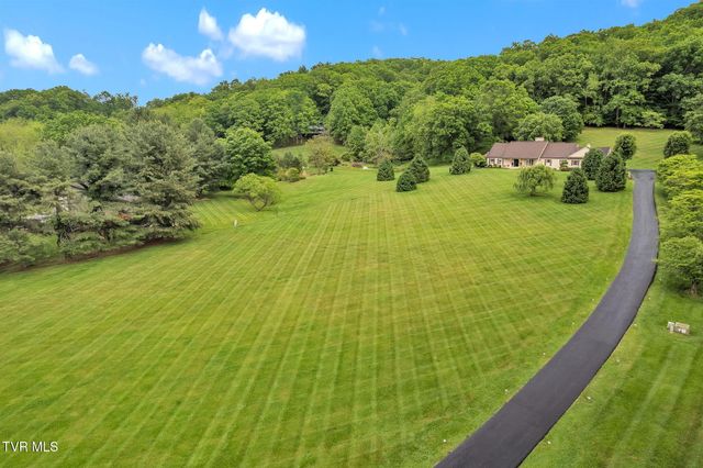 160 Fairway Drive, Abingdon, VA 24211