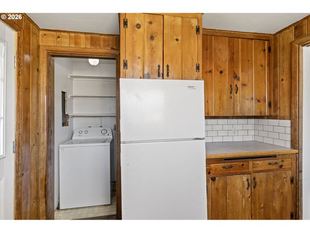 1008 COBURG Rd, Eugene, OR 97401