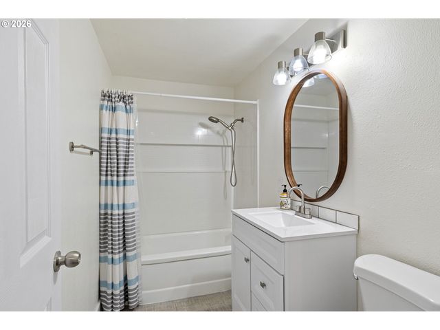 1008 COBURG Rd, Eugene, OR 97401
