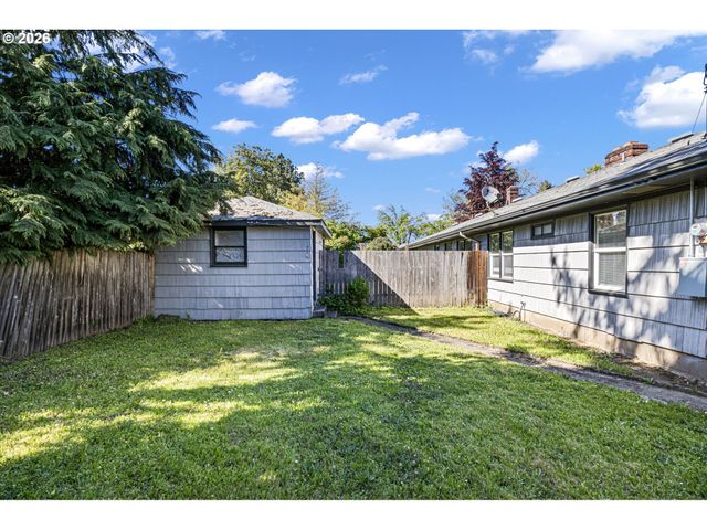 1008 COBURG Rd, Eugene, OR 97401