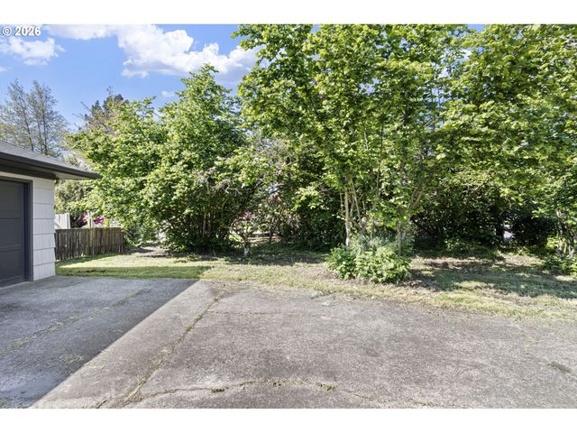 1008 COBURG Rd, Eugene, OR 97401