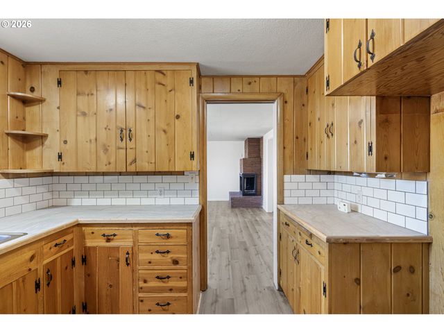 1008 COBURG Rd, Eugene, OR 97401