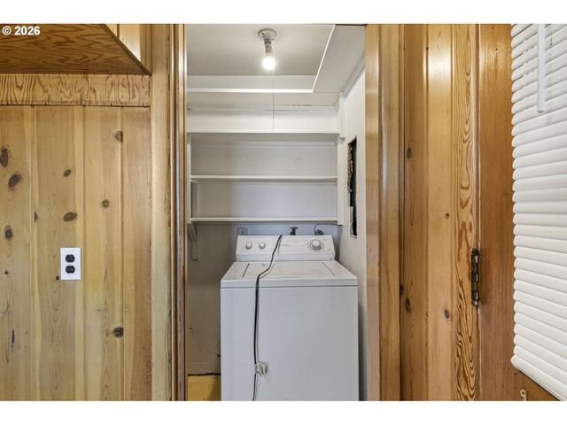 1008 COBURG Rd, Eugene, OR 97401