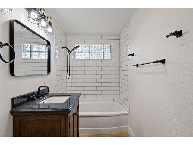 1008 COBURG Rd, Eugene, OR 97401