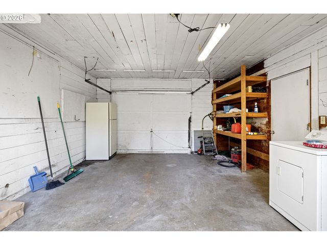 1008 COBURG Rd, Eugene, OR 97401