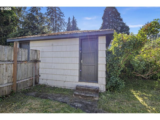 1008 COBURG Rd, Eugene, OR 97401