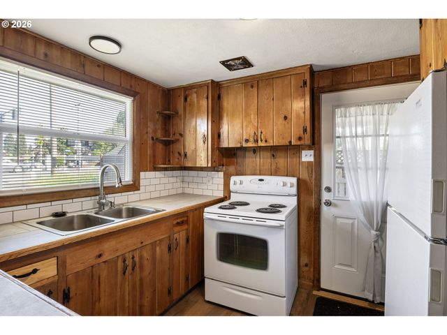1008 COBURG Rd, Eugene, OR 97401