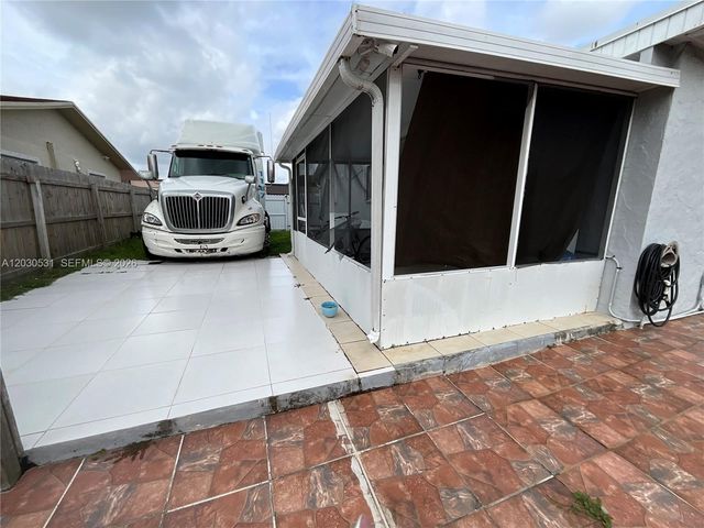 1905 SW 100th Avenue, Miramar, FL 33025