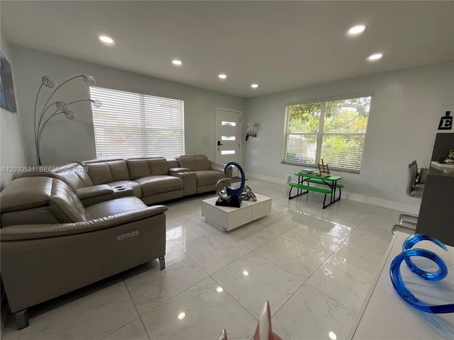 1905 SW 100th Avenue, Miramar, FL 33025