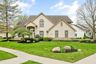 912 Linworth Village Drive, Columbus, OH 43235