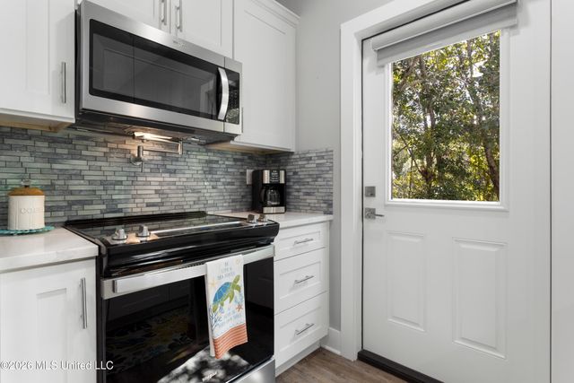 231 Leonhard Avenue, Bay Saint Louis, MS 39520