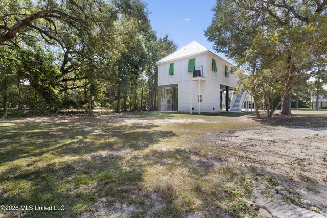 231 Leonhard Avenue, Bay Saint Louis, MS 39520