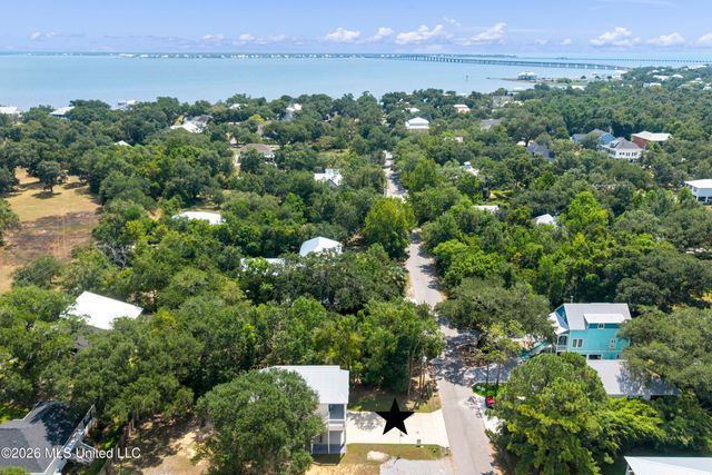 231 Leonhard Avenue, Bay Saint Louis, MS 39520