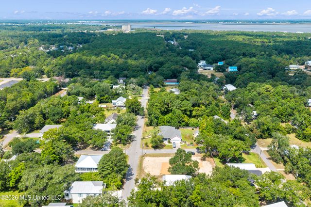 231 Leonhard Avenue, Bay Saint Louis, MS 39520