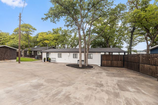 304 W Lake Drive, Weatherford, TX 76087