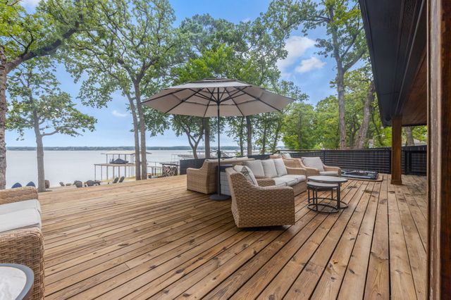 304 W Lake Drive, Weatherford, TX 76087