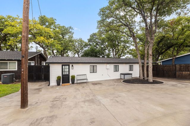304 W Lake Drive, Weatherford, TX 76087