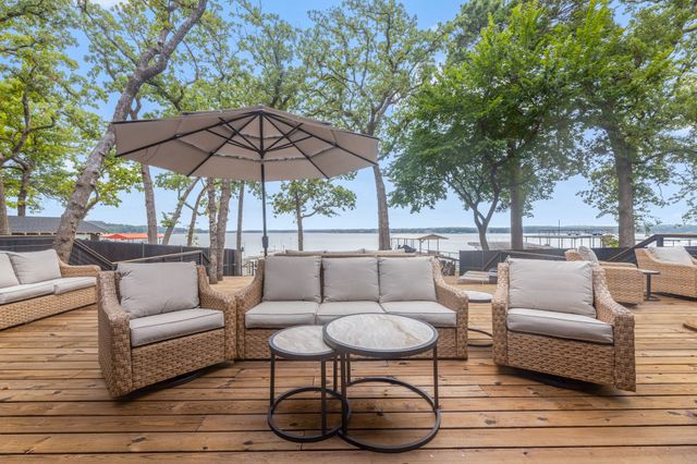 304 W Lake Drive, Weatherford, TX 76087
