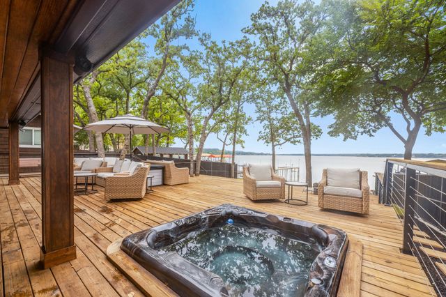 304 W Lake Drive, Weatherford, TX 76087