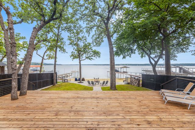 304 W Lake Drive, Weatherford, TX 76087