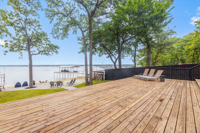 304 W Lake Drive, Weatherford, TX 76087