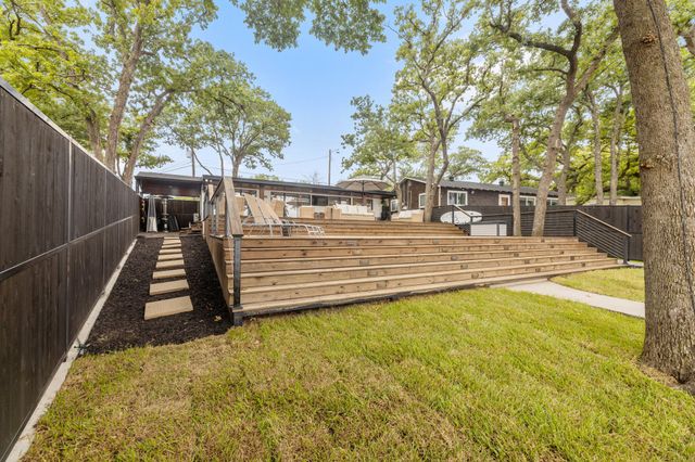 304 W Lake Drive, Weatherford, TX 76087