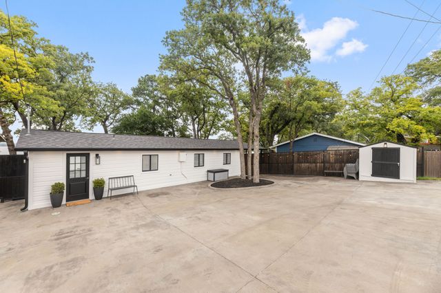 304 W Lake Drive, Weatherford, TX 76087