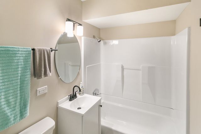 17303 Chicago Avenue, Lansing, IL 60438