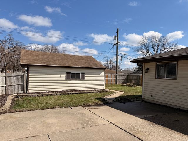 17303 Chicago Avenue, Lansing, IL 60438