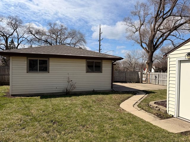 17303 Chicago Avenue, Lansing, IL 60438