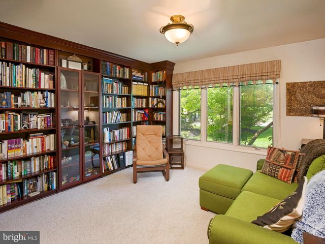 543 FOXGLOVE LN, Wynnewood, PA 19096