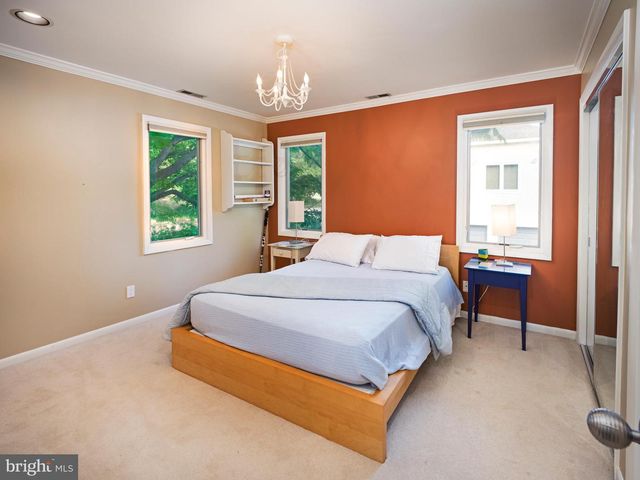 543 FOXGLOVE LN, Wynnewood, PA 19096