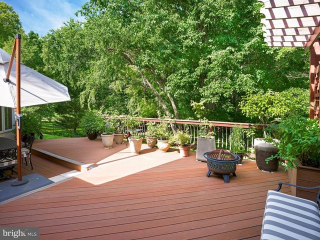 543 FOXGLOVE LN, Wynnewood, PA 19096